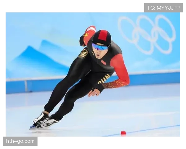 “特写:切尔西新援穿戴智能传感器背心进行赛后恢复训练,数据直通队医组” “特写:切尔西新援穿戴智能传感器背心进行赛后恢复训练,数据直通队医组”